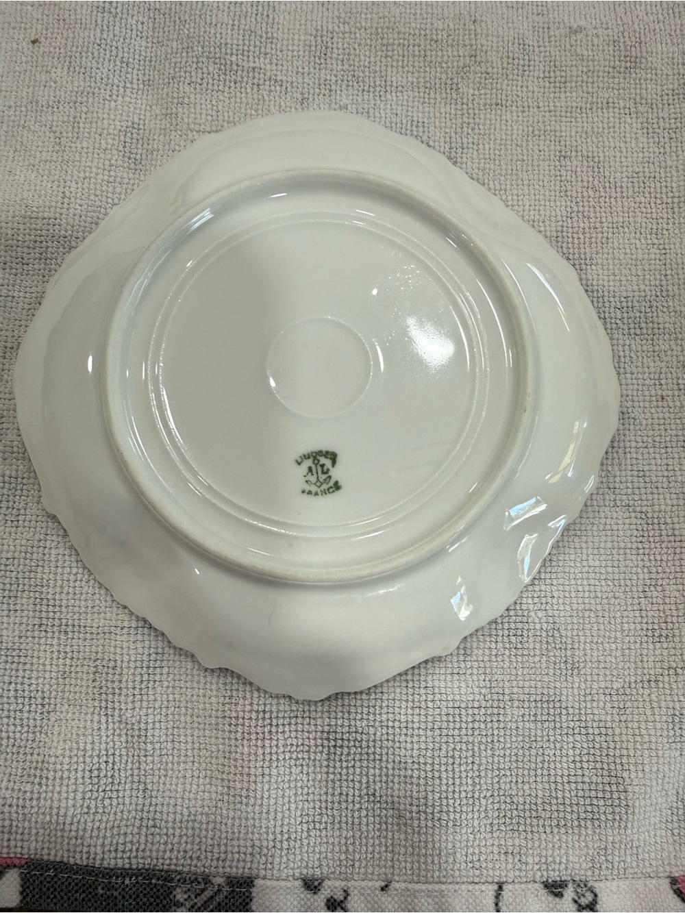 White Scalloped Ceramic Dinner Plate - Classic Glazed Finish